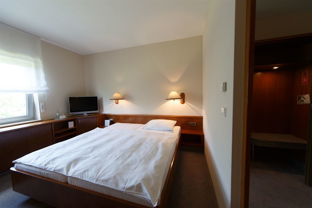 Seehotel Ketsch Schwetzingen Exterior photo